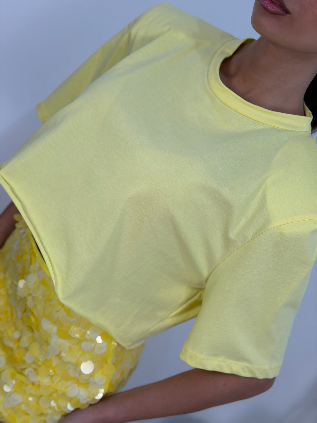 T-shirt crop spalline
