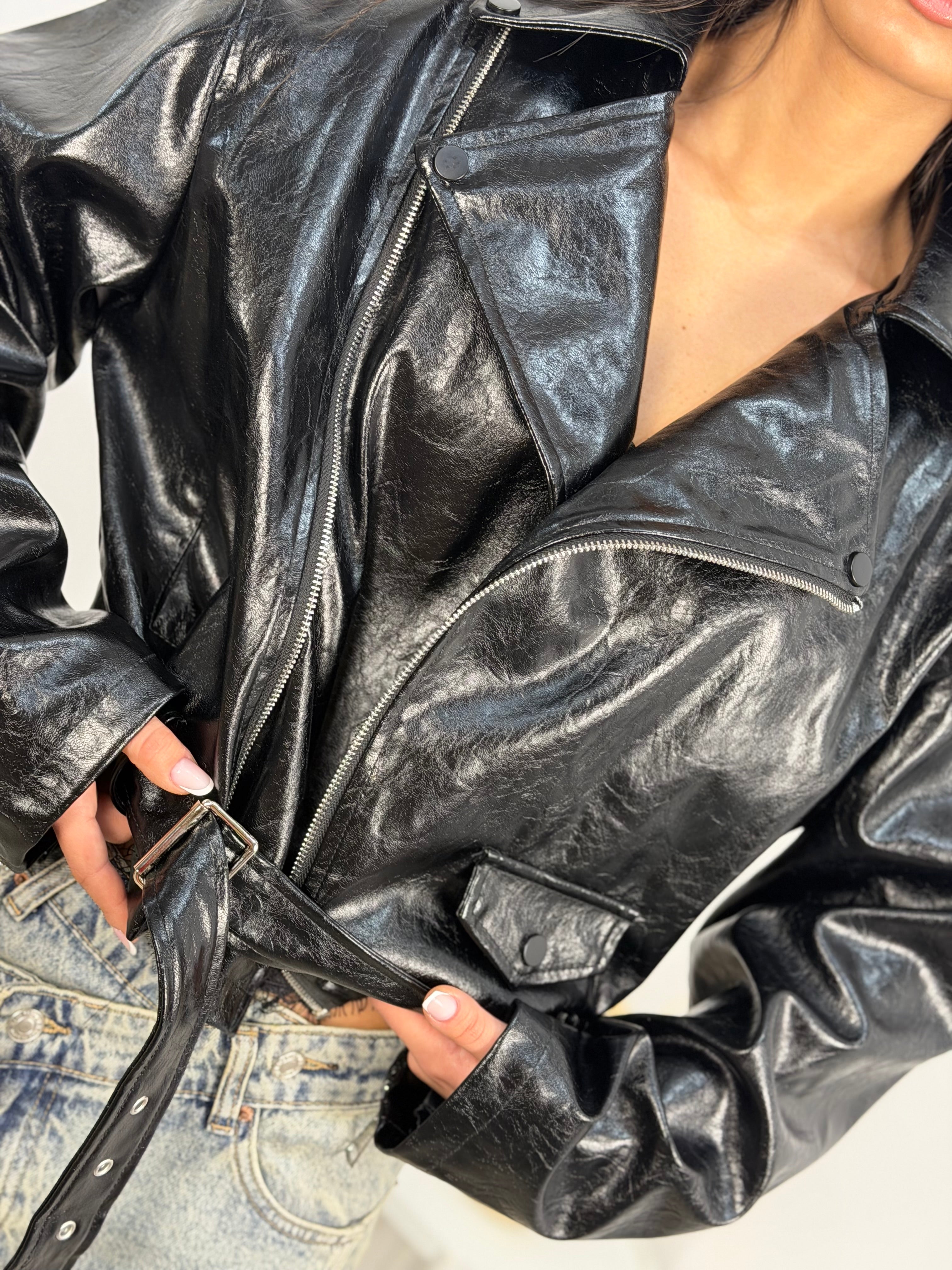 Giacca vernice con cinta